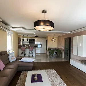 Sandra With Free Private Parking Apartman Rijeka